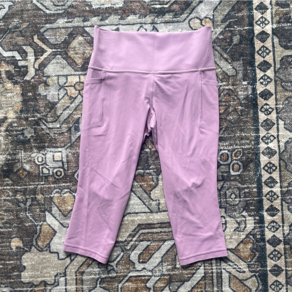 Athleta SALUTATION‎ STASH POCKET II CAPRI pink lilac